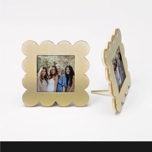 NEW 5.75-inch frame for 3.25-inch photo